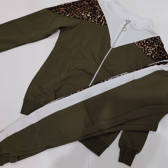 Brand New women's track suits zipper down. - Picture 2 of 3